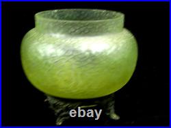 Ancien Vase Coupe Verre Irise Nid Abeille Art Nouveau Style Loetz Pied Bronze Ancien Vase Coupe Verre Irise Nid Abeille Art Nouveau Style Loetz Pied Bronze