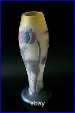 Ancien Vase En Verre D'irise Art Nouveau Dans Le Manoir De Galle