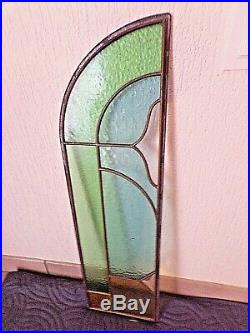 Ancien vitrail art-nouveau en forme de fer à cheval-fenêtre en verre multicolore