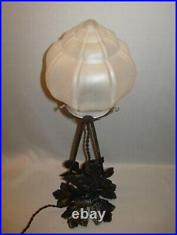 Art Nouveau grande lampe ancienne en fer et verre moulé à poser ou à suspendre