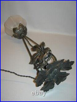Art Nouveau grande lampe ancienne en fer et verre moulé à poser ou à suspendre