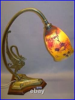 Art nouveau belle lampe à poser vers 1900 en laiton et verre peint signé CLIO