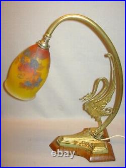 Art nouveau belle lampe à poser vers 1900 en laiton et verre peint signé CLIO