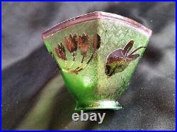 Baccarat / Tulipe en verre vert gravé à l'acide & or / Fleurs Art Nouveau