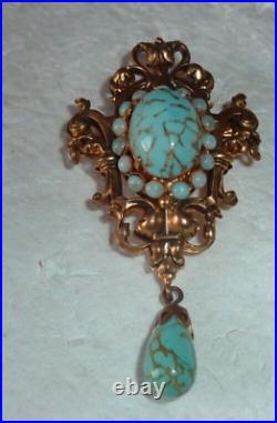 Belle broche art nouveau à pendeloque et motifs végétaux en métal doré et verre