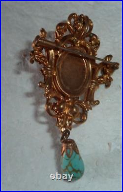 Belle broche art nouveau à pendeloque et motifs végétaux en métal doré et verre