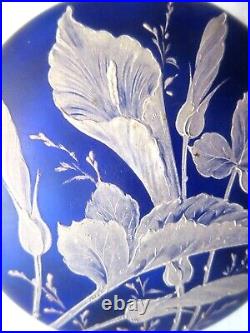Bonbonnière Art Nouveau, verre bleu-nuit émaillé Legras Fleurs blanches