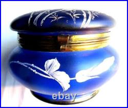 Bonbonnière Art Nouveau, verre bleu-nuit émaillé Legras Fleurs blanches