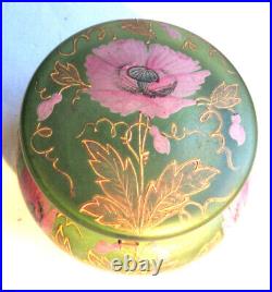 Bonbonnière Art Nouveau, verre vert et laiton émaillé LEGRAS Les Pavots roses Bonbonnière Art Nouveau, verre vert et laiton émaillé LEGRAS Les Pavots roses