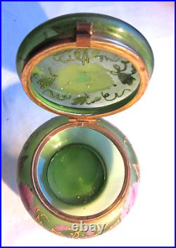 Bonbonnière Art Nouveau, verre vert et laiton émaillé LEGRAS Les Pavots roses