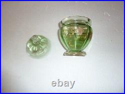Bonbonnière d'époque art nouveau en verre soufflé émaillé attribuable à Montjoye