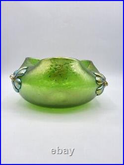 Coupe polylobée en verre soufflé coloré vert irisé de Loetz Art Nouveau