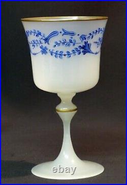 D art nouveau 1900 superbe flacon et verre à pied opaline opalin blanc or 725g