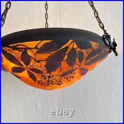 Daum Nancy 1910 Lampe Lustre Suspension Art Nouveau en verre à décor de vigne