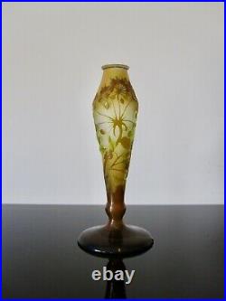 Emile Gallé Pied de lampe Art Nouveau en verre multicouche dégagé à l'acide