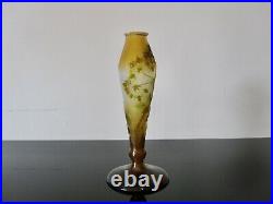 Emile Gallé Pied de lampe Art Nouveau en verre multicouche dégagé à l'acide