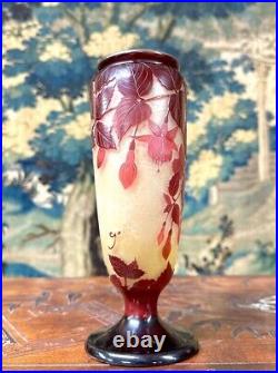 Émile Gallé Vase A Décor De Fuchsias Rouges, Pâte De Verre Art Nouveau