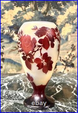 Émile Gallé Vase De Forme évasé à Decor De Rosiers, Pâte De Verre Art Nouveau