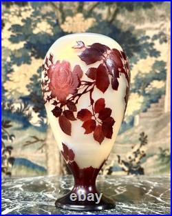 Émile Gallé Vase De Forme évasé à Decor De Rosiers, Pâte De Verre Art Nouveau