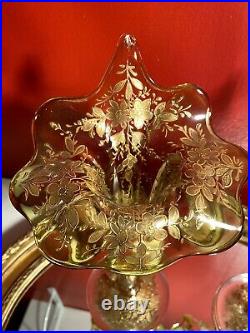 Fin du XIXe Vase Cornet en verre émaillée de fleurs rehaussé or, Art Nouveau