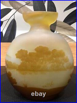 GALLE Vase Gourde Pâte de verre Décor Paysage Lacustre Signé XX Siècle