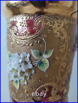 Grand vase cylindre, verre de Bohème, dorures et fleurs de porcelaine en TBE