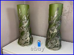 Grands Vases En Verre Vert a Cotes Torses Motifs De Fleurs En Etain Art Nouveau