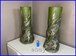 Grands Vases En Verre Vert a Cotes Torses Motifs De Fleurs En Etain Art Nouveau