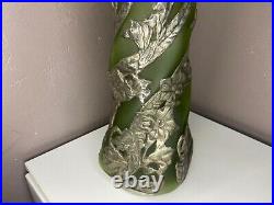 Grands Vases En Verre Vert a Cotes Torses Motifs De Fleurs En Etain Art Nouveau