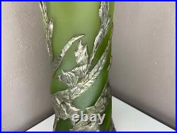 Grands Vases En Verre Vert a Cotes Torses Motifs De Fleurs En Etain Art Nouveau