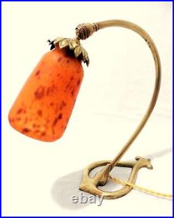 Lampe Art-Nouveau, pied bronze Col de Cygne abat-jour pâte de verre DAUM? NANCY