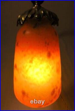 Lampe Art-Nouveau, pied bronze Col de Cygne abat-jour pâte de verre DAUM? NANCY