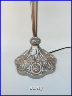 Lampe De Style Art Nouveau, En Bronze Et Verre Dépoli Lampe De Style Art Nouveau, En Bronze Et Verre Dépoli
