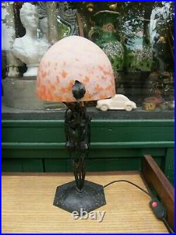 Lampe à Poser Art Nouveau Daum Obus en Verre Marmoréen Signé Lorrain Jugendstil