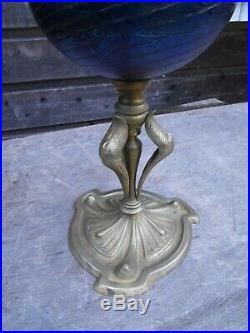 Lampe à pétrole Loetz 1900 art nouveau verre irisé et bronze