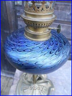 Lampe à pétrole Loetz 1900 art nouveau verre irisé et bronze