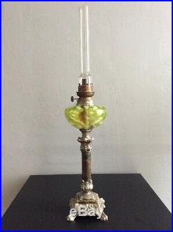 Lampe à pétrole verre vaseline ouraline opalescente Powell & Sons Art Nouveau