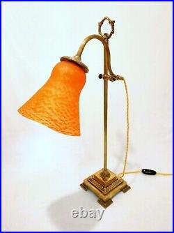 Lampe de greffier Col de Cygne en bronze et abat-jour pâte de verre DAUM? NANCY
