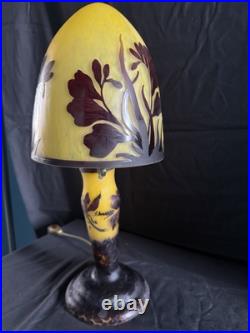 Lampe en pate de verre Signée Schneider art nouveau