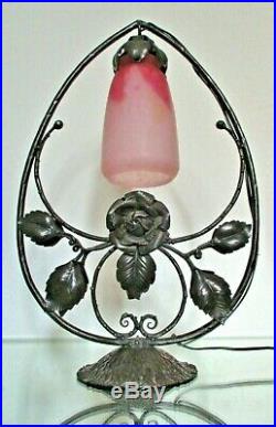 Lampe fer forgé aux roses tulipe pâte de verre DAUM Art Nouveau Déco Era Muller