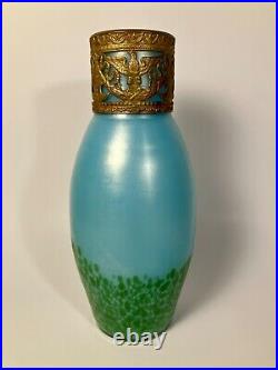 Loetz. Monture en laiton ajouré. Beau vase en verre. Art Nouveau