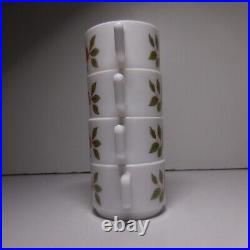 N9832 Arcopal France 4 tasses café verre opalin blanc fleur style art nouveau