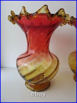 Paire d'ancien VASE ART NOUVEAU VERRE TORSE ROUGE ET AMBRE, AMBERINA