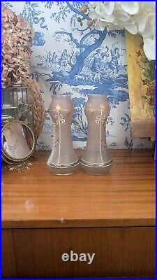 Paire de Vases Art Nouveau en Verre Émaillé Peint à la Main de la fin du XIXème Paire de Vases Art Nouveau en Verre Émaillé Peint à la Main de la fin du XIXème