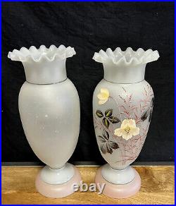 Paire de Vases a collerette en verre opalin époque Art Nouveau vers 1900