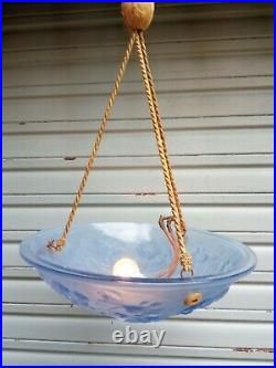 Plafonnier / lustre Art nouveau en verre moulé pressé bleu en état de marche