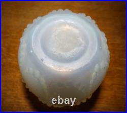 Rare beau Vase Modèle Perle Opalescent signé R Lalique