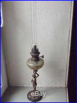 Superbe Lampe a pétrole en régule doré et verre émaillé / Art nouveau / 56 cm