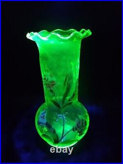 Superbe Vase verre soufflé Ouraline LEGRAS Montjoye Art Nouveau Oeillets émaillé