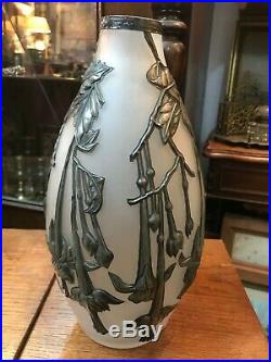 Superbe joli grand Vase Art Nouveau en Verre & étain signé W Baroz